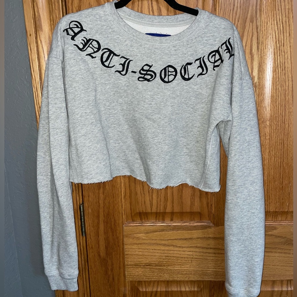 Aéropostale Grey cropped hoodie with ‘anti-social’ graphic